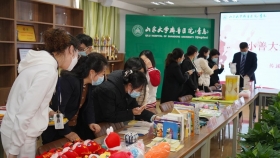 【2023年“三八”国际妇女节系列活动二】我院举办“小善大爱，爱心奉献”义卖义捐活动