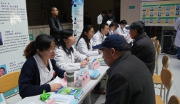 内分泌科举办糖尿病日大型义诊活动