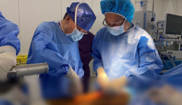 齐鲁医院中心院区关节运动医学科主任、国内知名保膝专家刘培来教授来我院坐诊并完成高质量机器人单髁手术