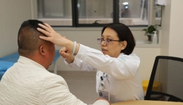 “桃李不言拂春风，玲珑仁心济苍生” | 这面锦旗上，她的名字藏在了诗里