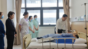 青岛市卫生健康委领导来我院调研免陪照护相关工作