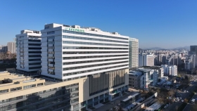我院普通外科乳腺外科专业成功实施两例腔镜下皮下乳房切除术及缩乳上提术