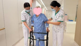 关节团队施仁术 耄耋老人再健步