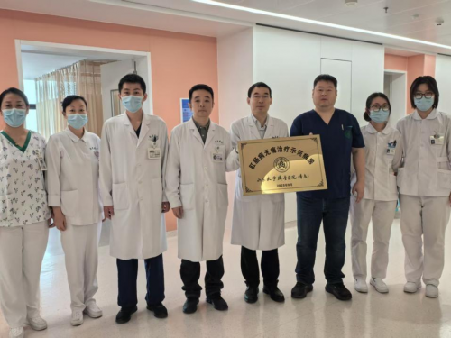 党员先锋 医心向党 | 执刀为盾，解肛肠之痛——筑牢患者健康防线