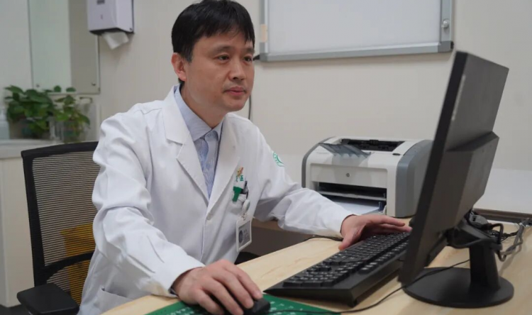 党员先锋 医心向党 | 急诊室里的 “红色脊梁”——与时间赛跑的生命守护者