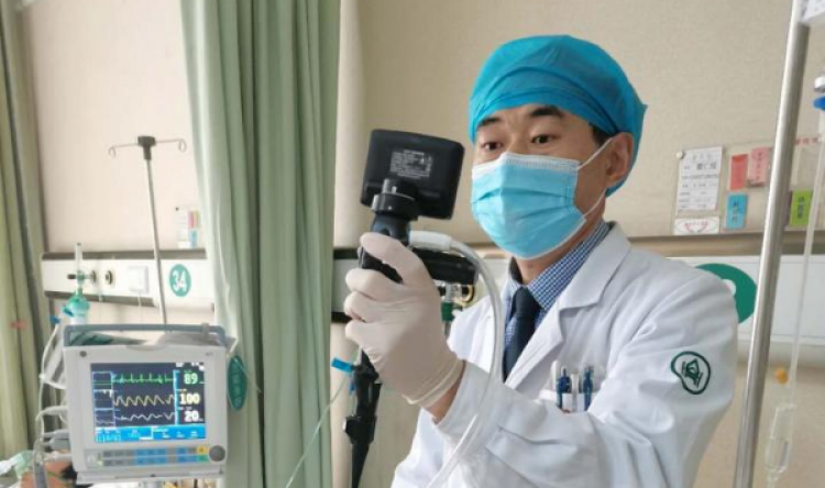 党员先锋 医心向党 | “呼”与“吸”之间的党员担当