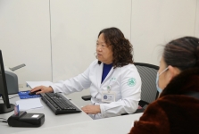 九旬老人医院突发晕厥，青岛医生紧急施救助其脱险