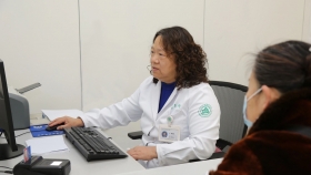 九旬老人医院突发晕厥，青岛医生紧急施救助其脱险