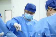 《手术现场直击》——镜下缝“袖” 小孔解决肩痛难题在青岛电视台QTV-2播出