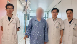 出院前，他把感谢写成了一阕《沁园春》