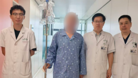 出院前，他把感谢写成了一阕《沁园春》